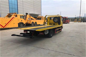 罗田非事故拖车